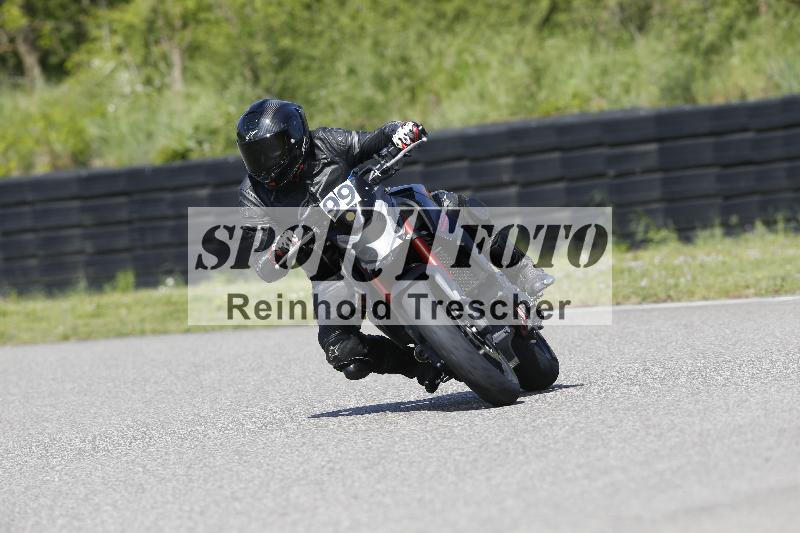 Archiv-2025/09 22.04.2025 Cornu Master School ADR/rot-rouge/99